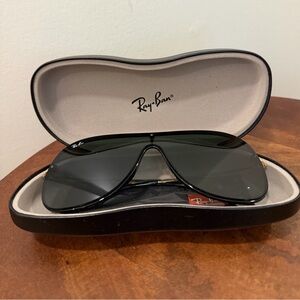 GUC! Ray-Ban Aviator Sunglasses w/ Case + Duster/Wipe (RB4311-N)